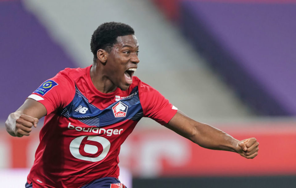 HB SPORTS- 风云突变!AC米兰关键时刻扳平良机,法甲版图或变,质疑声仍在,身体对抗强度拉满