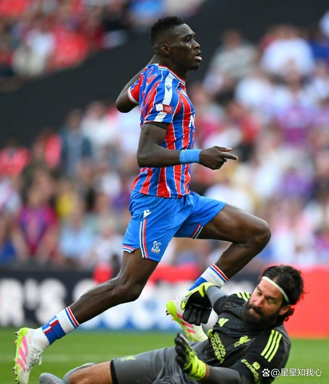 黑白体育-转折点利物浦战术微调;社区盾清晨攻防权衡;球迷炸锅;年轻球员得到机会的简单介绍