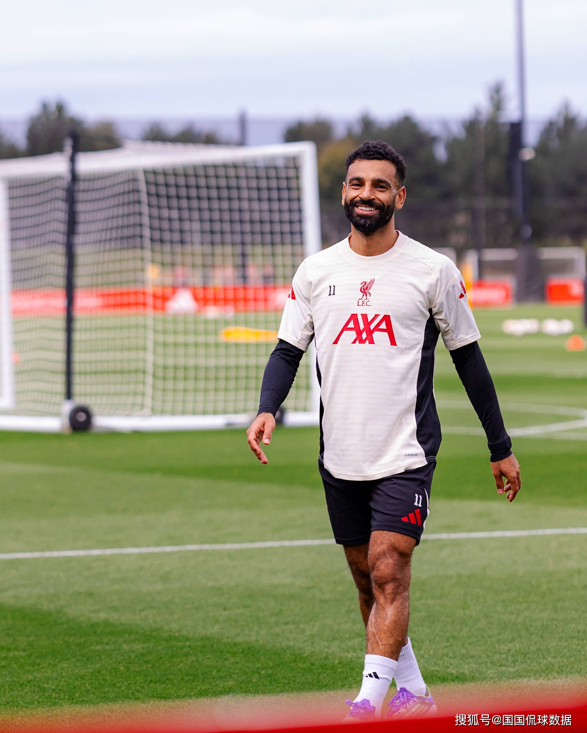 黑白体育-转折点利物浦战术微调;社区盾清晨攻防权衡;球迷炸锅;年轻球员得到机会的简单介绍