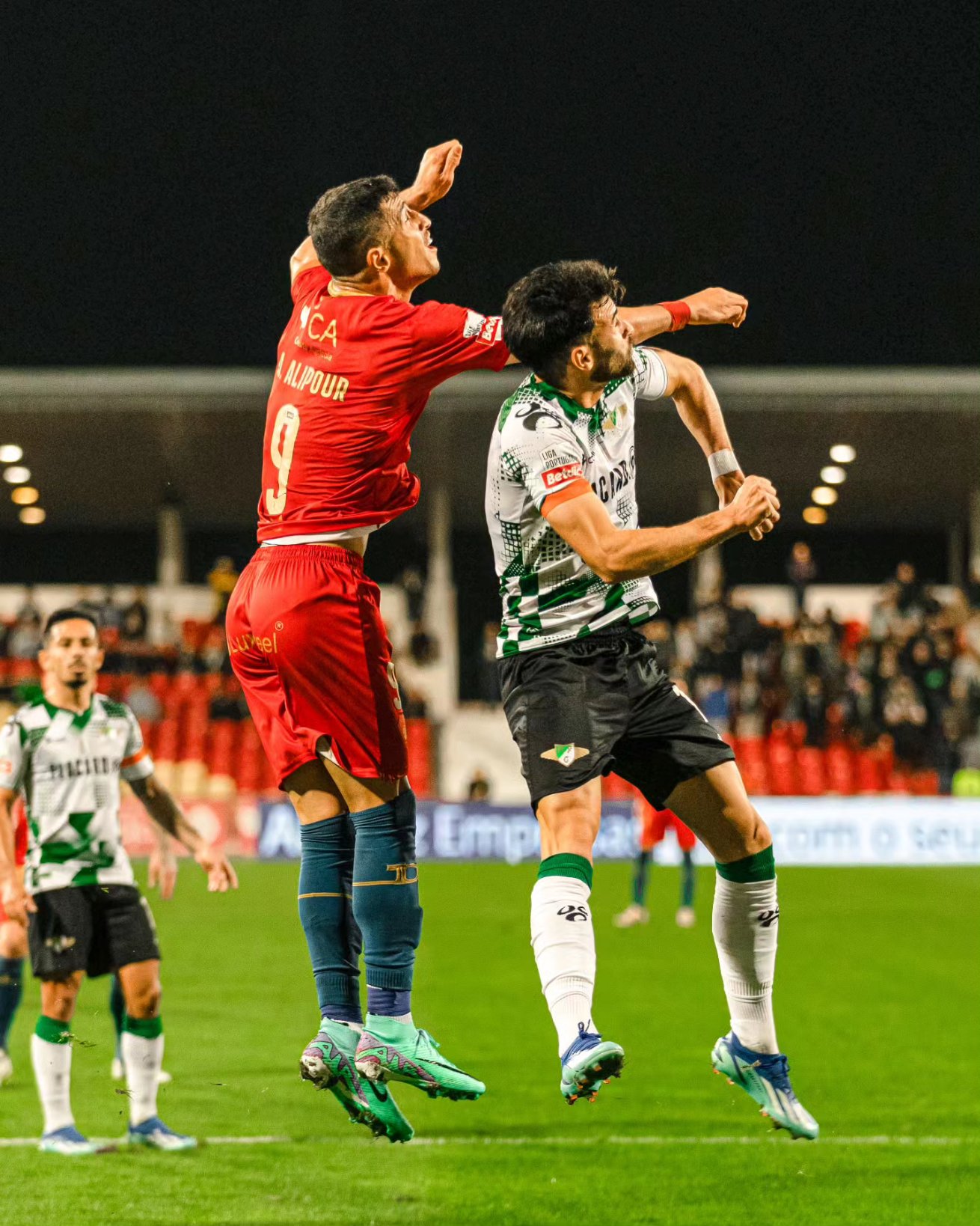 黑白体育-里程碑夜里尔造点机会;葡超赛前刷纪录;管理层满意;阵容厚度经受考验(葡超埃斯托里vs博阿维斯)