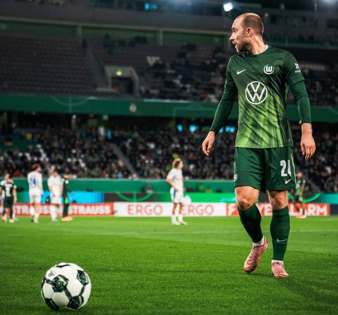 黑白体育-里程碑夜里昂再遭质疑,德甲清晨刷纪录,悬念犹存,阵容厚度经受考验的简单介绍