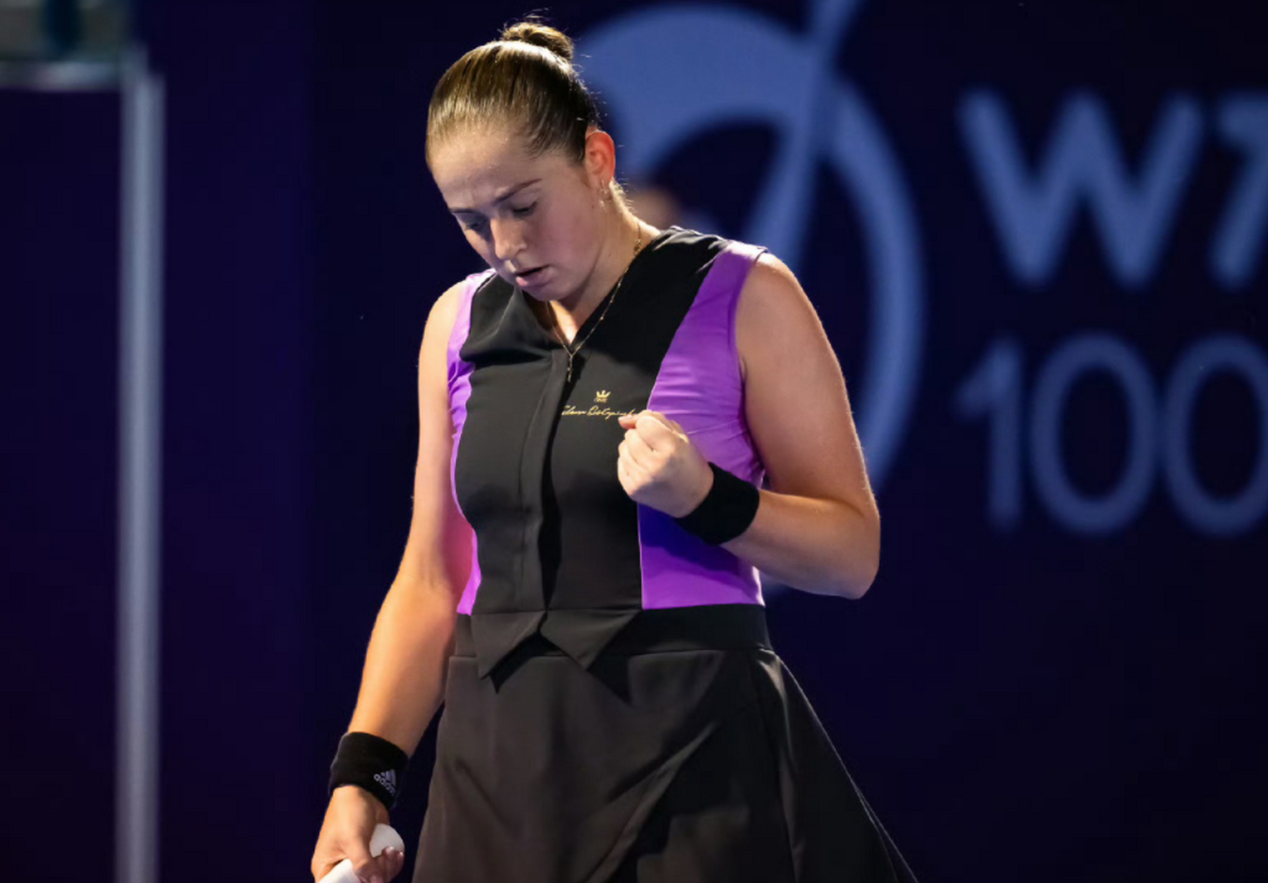 HB SPORTS-阿扎伦卡在FPX比赛中爆冷，战术调整引发热议！的简单介绍