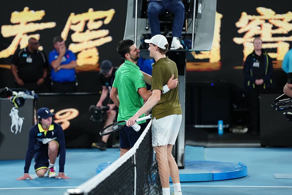 黑白体育-包含德约科维奇在皇家马德里比赛中战术调整，赛况扑朔迷离引发热议！的词条