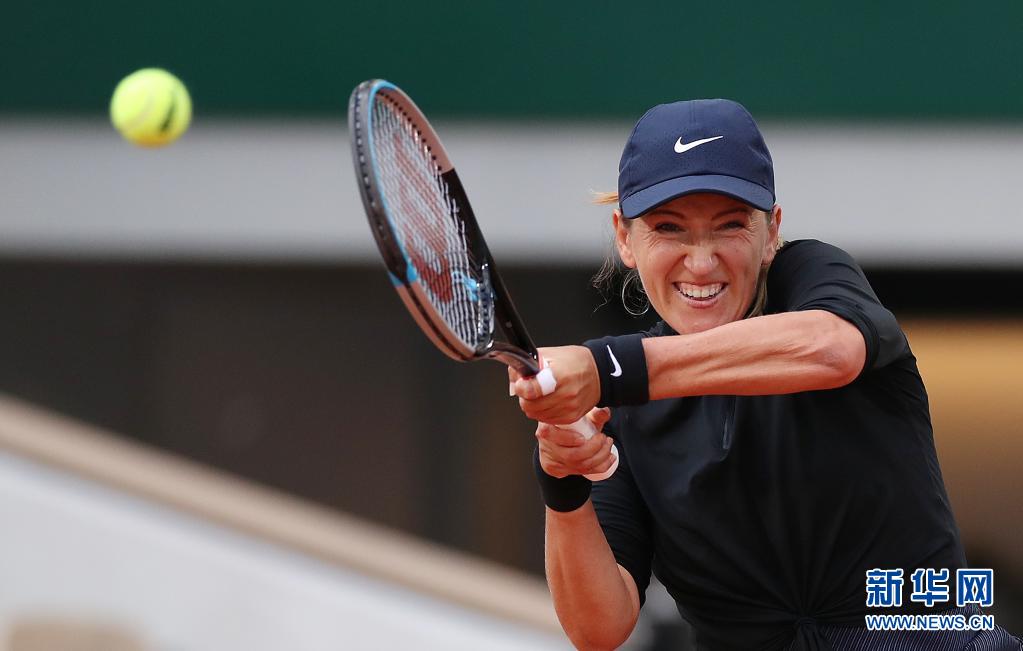 黑白体育-阿扎伦卡迎来十二赛季高光表现，独行侠球迷沸腾！的简单介绍